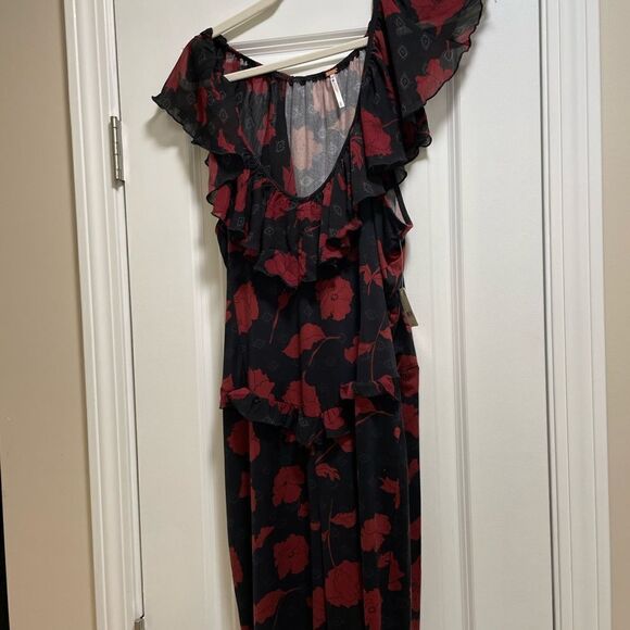 Free PeopleAustyn one piece in black jumpsuit size L
MWT retail $168 - Picture 4 of 9